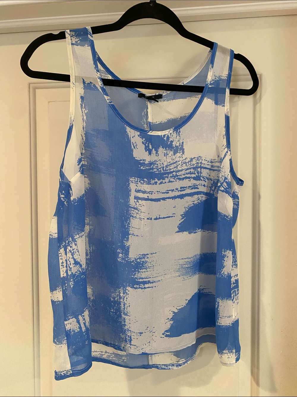 Forever 21 Blue & White Brushstroke Print Sleeveless sheer tank top/camisole